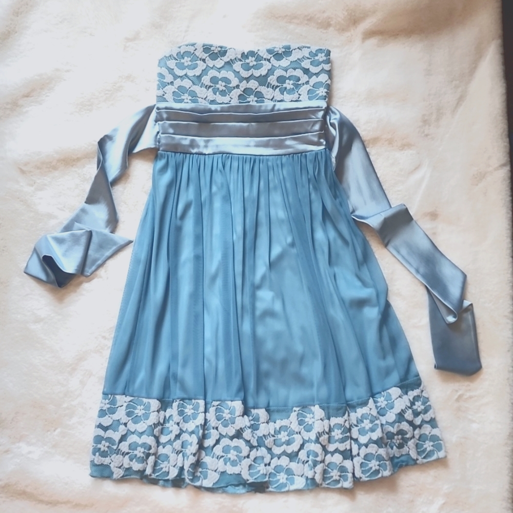Lace strapless formal dress